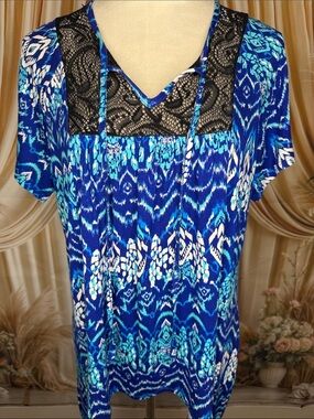 Carol Rose Blue & White Patterned Short Sleeve Blouse with Black Lace Yoke